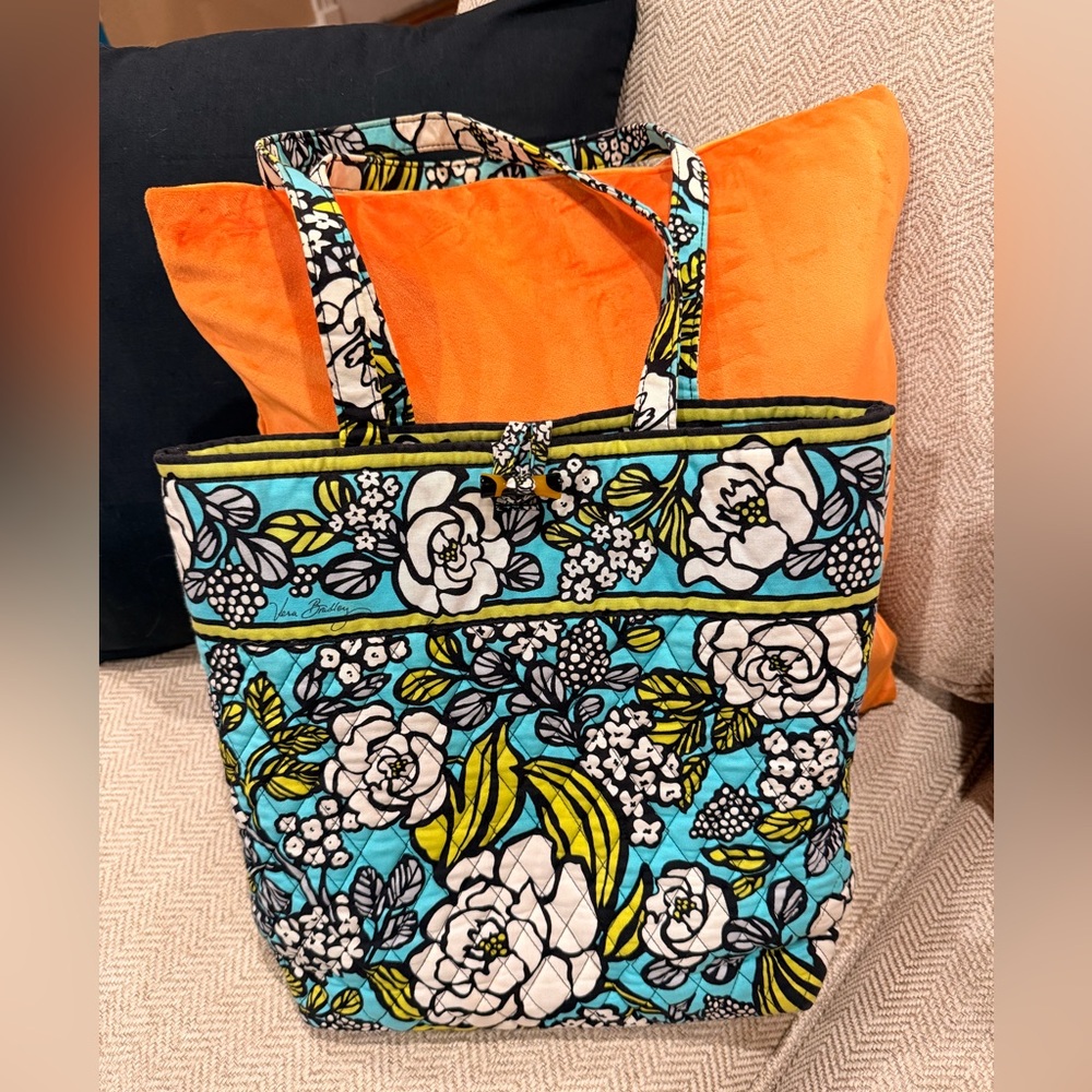 Vera Bradley Island Bloom Toggle Tote Bag Purse - 🩷 Retired Pattern🩷